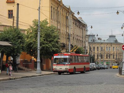 Через відсутність напруги на вул. Головній у Чернівцях тимчасово не курсують тролейбуси №3 та №5