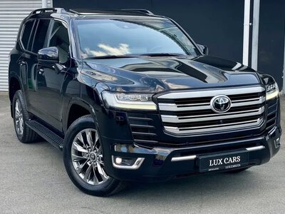 Виконком Херсонської міськради отримав позашляховик Toyota Land Cruiser від благодійників