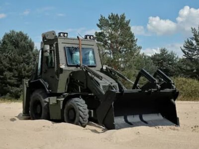 В Україні створили перший броньований екскаватор для потреб війська