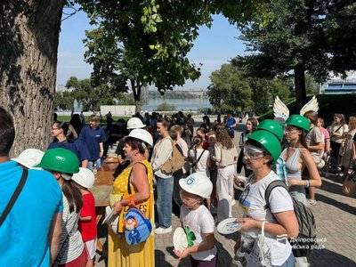 Найбільший берет для Шевченка та «Тарілка щастя»: як у Дніпрі відзначили 500-річчя міста
