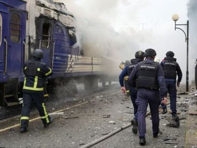 Росія вдарила по пасажирському поїзду в Луцьку: людей встигли евакуювати