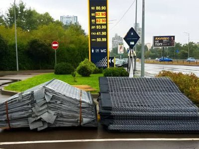 UKRNAFTA почала встановлювати габіони навколо АЗК у Києві