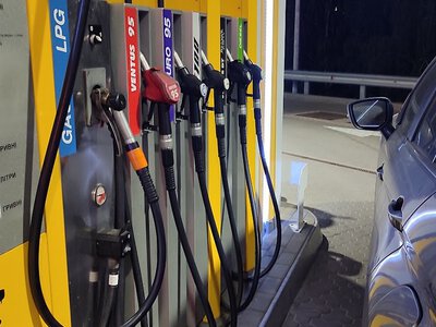 На українських АЗС запровадять автоматичне сповіщення про наближення російських дронів, – ПМ