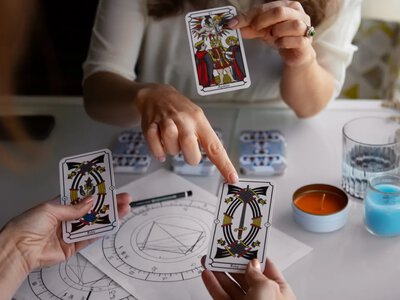 Гороскоп на 13 вересня 2026 року за картами Таро для всіх знаків Зодіаку 