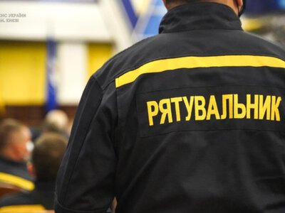 У Луцьку після ворожої атаки спалахнули вагони потяга