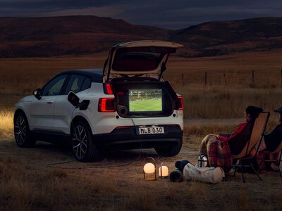 Volvo EX30 перетворили на мобільний повербанк: електрокар зможе живити техніку потужністю до 3 кВт