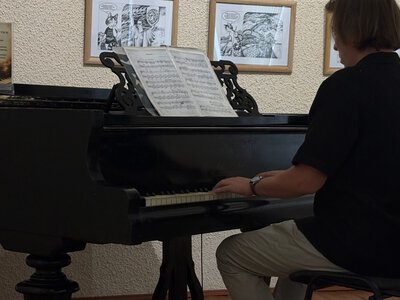 Від сімейної реліквії до музейного експоната: у Чернівцях відновили столітній австрійський рояль