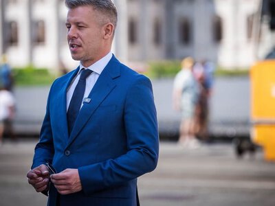 Прем'єр Угорщини Мадяр заявив, що скасує заборону на усиновлення дітей одностатевими парами. Вона діяла з часів Орбана