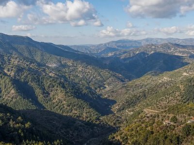 На Кіпрі очікують до 37 градусів і локальні дощі в Троодосі — Cyprus Mail