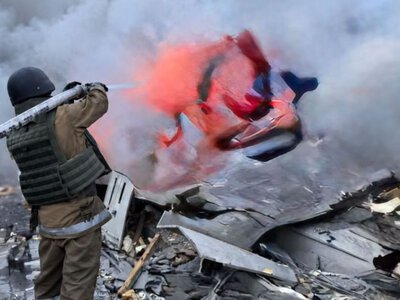 Ворог вдарив по АЗС і залізниці на Житомирщині: рятувальники гасили вогонь під загрозою атак
