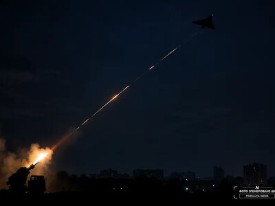 Уламки БпЛА спричинили пожежу та пошкодили приватні будинки у Хмельницькому