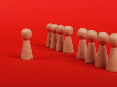 Фінансові піраміди нікуди не зникли: як тепер маскують шахрайську схему з 90-х