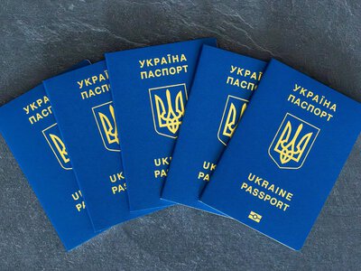 Чоловік у Дніпрі продавав підроблені ID-паспорти та водійські посвідчення через Instagram і Telegram