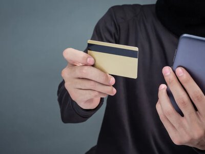 Обіцяють підвищення пенсій, а крадуть гроші: яку схему запустили шахраї 