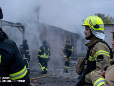 Наслідки атаки на Хмельниччину: горіли підприємство та приватний будинок