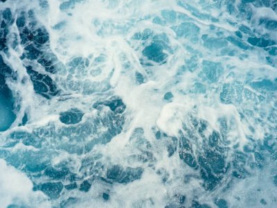 Крізь цокання зубів: хлопець вижив у крижаній воді після загибелі родичів (відео) (Відео)