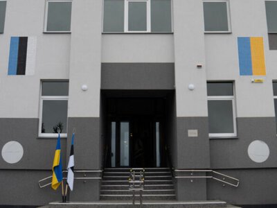 На Житомирщині за сприяння Естонії відкрили відновлену школу мистецтв, яку пошкодила російська ракета