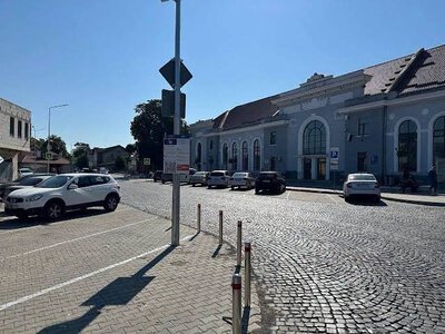 У Мукачеві вже завтра зміняться правила паркування: де доведеться платити 30 гривень за годину