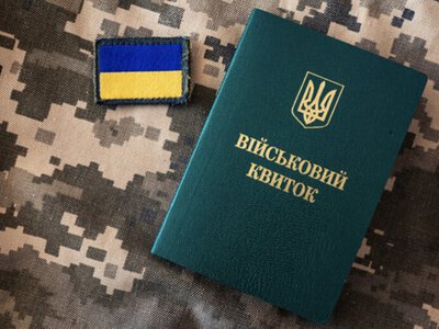 Українців віком від 60 років автоматично виключатимуть із військового обліку: у Міноборони пояснили нюанси
