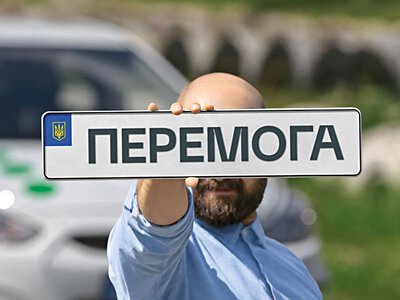 Водіям з індивідуальними номерами треба возити пластиковий техпаспорт: «Дії» недостатньо