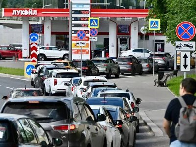 Бензин зник із більшості перевірених заправок Петербурга