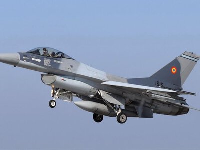 Безпілотник впав у Румунії: військові підняли в небо винищувачі F-16