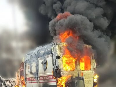 Ворожий дрон атакував «швидку» в Корабельному районі Херсона, поранені двоє медиків