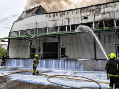«Цілеспрямований удар по ліках»: ворог повторно атакував фармацевтичний склад Universal Logistic під Києвом
