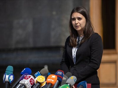Зеленський запровадив санкції проти своєї колишньої прессекретарки Юлії Мендель