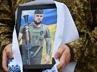 На Тростянеччині провели в останню путь 29-річного нацгвардійця, який понад рік вважався зниклим безвісти