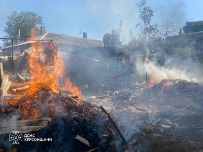 Херсон знову під вогнем: троє людей постраждали, рятувальники потрапили під повторні удари
