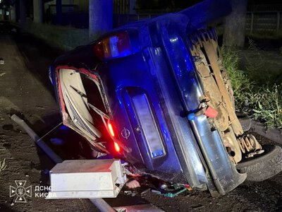 У Голосіївському районі Opel злетів із мосту: водій загинув (ПОДРОБИЦІ)
