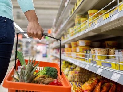 Яка ситуація з продуктами у львівських магазинах та чи варто запасатися надовго