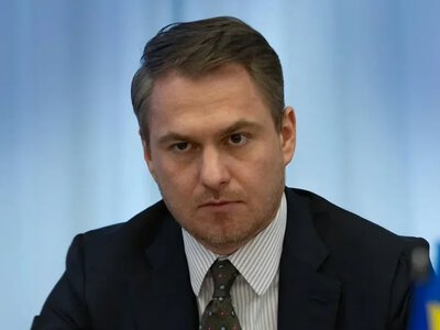 Кравченко підтвердив, що перебуває за кордоном. Каже, що проінформує партнерів «про реальний стан справ у системі антикору»