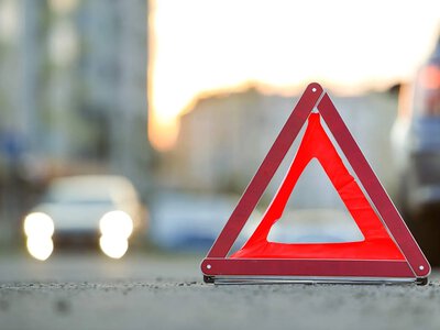 У Києві автомобіль впав із мосту, загинув водій