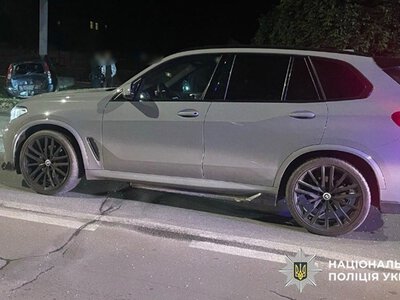 На Героїв Майдану BMW  врізався у Ford: травмувалася одна з пасажирок