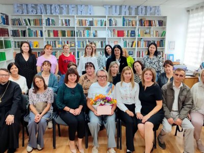 Книжкові історії про війну, стійкість і надію: у Красненській бібліотеці презентували творчість Людмили Охріменко