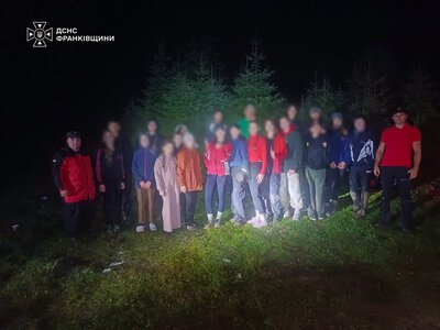 У Карпатах через негоду на Говерлі застрягли 33 туристів: рятувальники провели дві операції