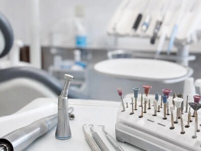 Зірка реаліті-шоу Рамокгаді витратив близько R18 000 на полірування зубів у Дубаї
