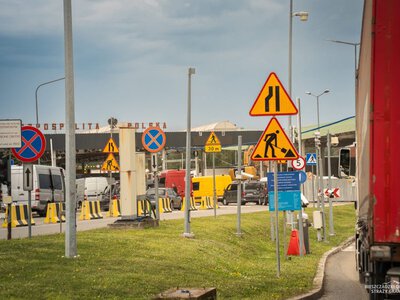 На Львівщині на рік призупинять рух автобусів через пункт пропуску до Польщі