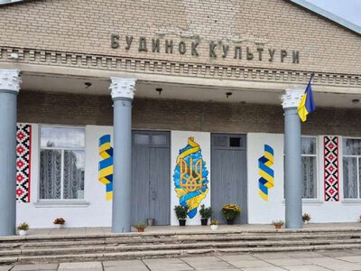 Майстри 26-ї артбригади прикрасили Будинок культури у Семенівці