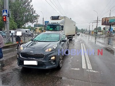 Вантажівка врізалася в Kia на проспекті в Миколаєві