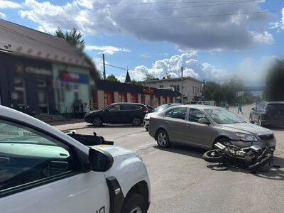 На Прикарпатті зіткнулися Skoda та мотоцикл: травмувався 18-річний водій