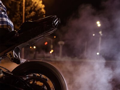 Штрафи до 34 тисяч за гучні авто й мотоцикли: комітет Ради підтримав законопроєкт