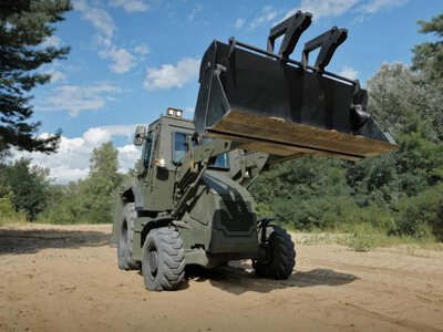 Захист інженерних підрозділів: ЗСУ отримають унікальний вітчизняний екскаватор UAT-SPIDER