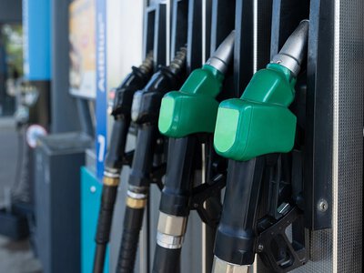 Прифронтові АЗС відмовляються від магазинів і частини сервісів, уряд готує нові правила