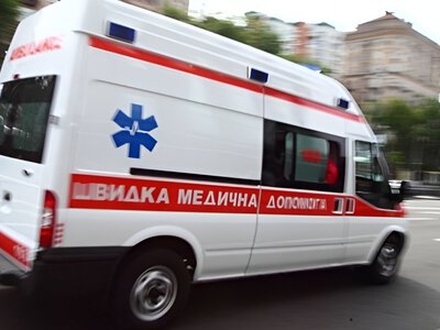 Замість лікарні — автомобіль швидкої: у Запоріжжі медики прийняли раптові пологи