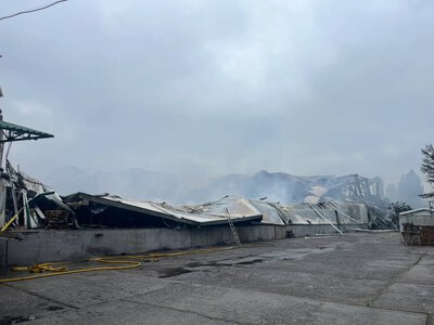 В Одесі російська атака знищила сортувальний центр EVA, який забезпечував товарами три області