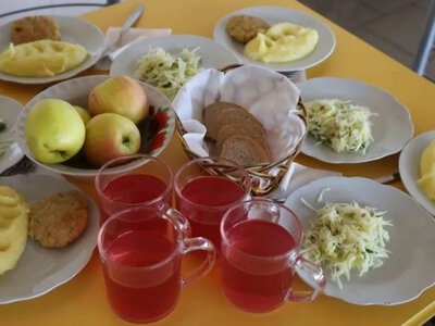 Майже 800 тисяч гривень за сік: прокуратура через суд хоче повернути бюджетні кошти
