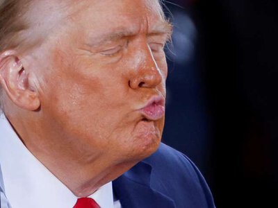 Пєсков привітав заклик Трампа до Зеленського припинити удари по рашистських НПЗ